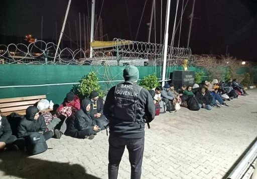 İzmir&rsquo;de 28 d&uuml;zensiz g&ouml;&ccedil;men yakalandı
