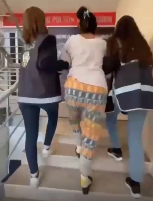 İzmir&rsquo;de 61 yıl hapis cezası bulunan &rsquo;su&ccedil; makinesi&rsquo; yakalandı
