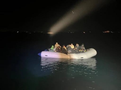 İzmir&rsquo;de 9&rsquo;u &ccedil;ocuk 25 d&uuml;zensiz g&ouml;&ccedil;men yakalandı
