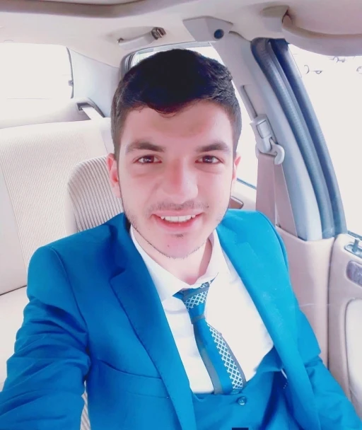 İzmir&rsquo;de bariyerlere &ccedil;arpan motosikletin s&uuml;r&uuml;c&uuml;s&uuml; hayatını kaybetti

