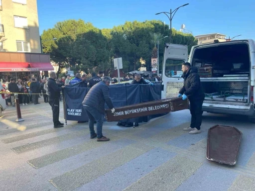 İzmir’de belediyenin çöp kamyonu yaya geçidinde kadını ezdi
