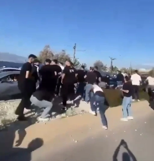 İzmir’de Beşiktaş ile Göztepe taraftarı arasında gerginlik
