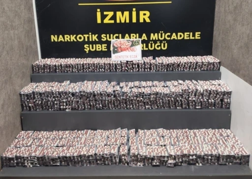 İzmir’de binlerce uyuşturucu hap ve kokain ele geçirildi
