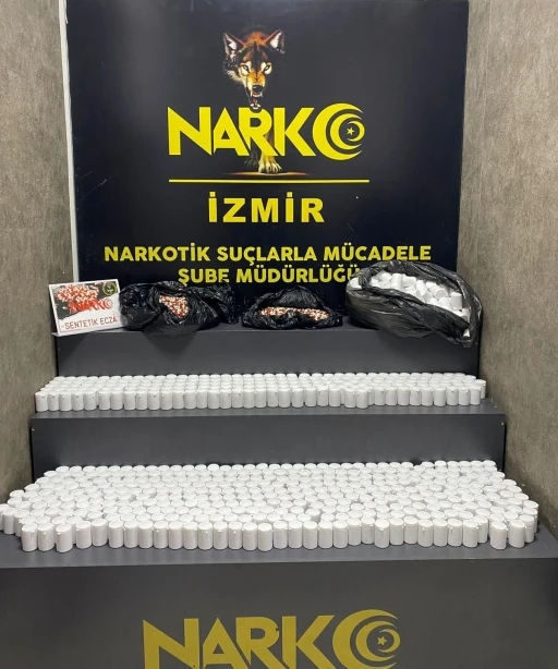 İzmir&rsquo;de bir ara&ccedil;ta 84 bin sentetik ecza ele ge&ccedil;irildi
