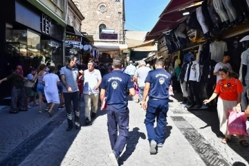 İzmir’de çığırtkan ve hanutçu operasyonu
