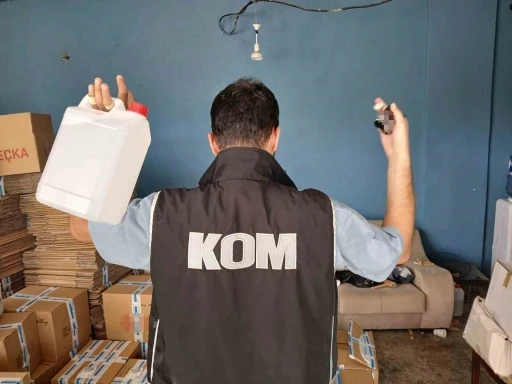 İzmir’de depoda ele geçirilen 5 ton sahte alkole 1 tutuklama
