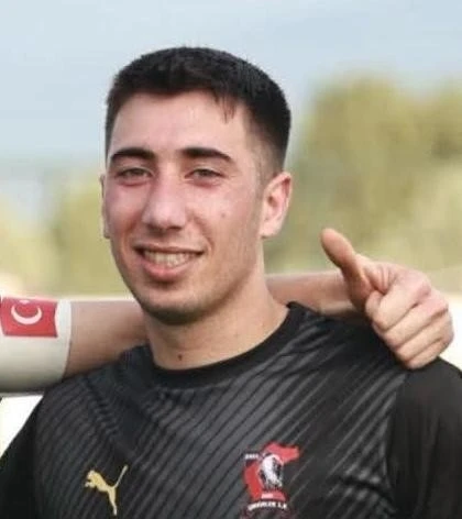 İzmir’de direğe çarpan sürücü yaşamını yitirdi

