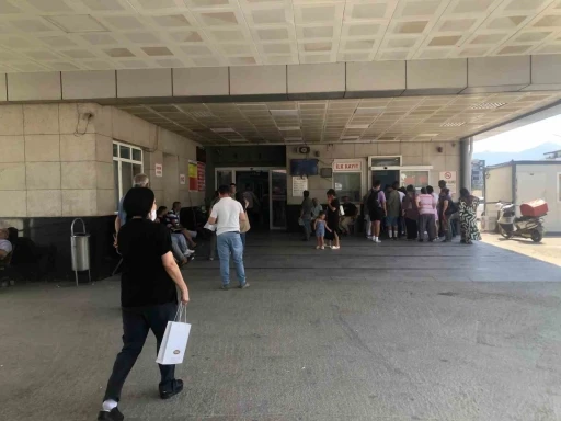 İzmir’de fabrikada gıda zehirlenmesi iddiası: 68 işçi hastanelik oldu
