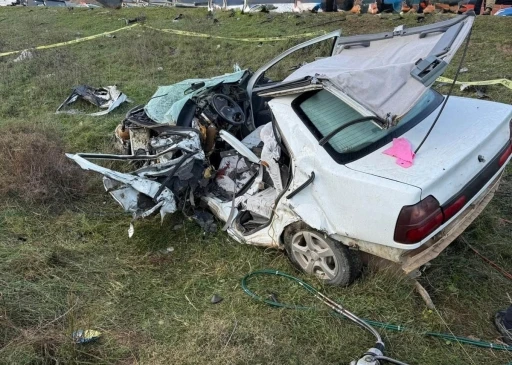 İzmir’de feci kaza: 1 ölü, 1 yaralı
