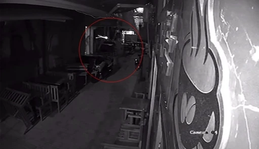 İzmir’de gazete binasına silahlı saldırı kamerada
