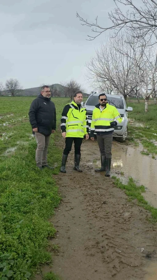 İzmir&rsquo;de gazeteci habere giderken haber oldu
