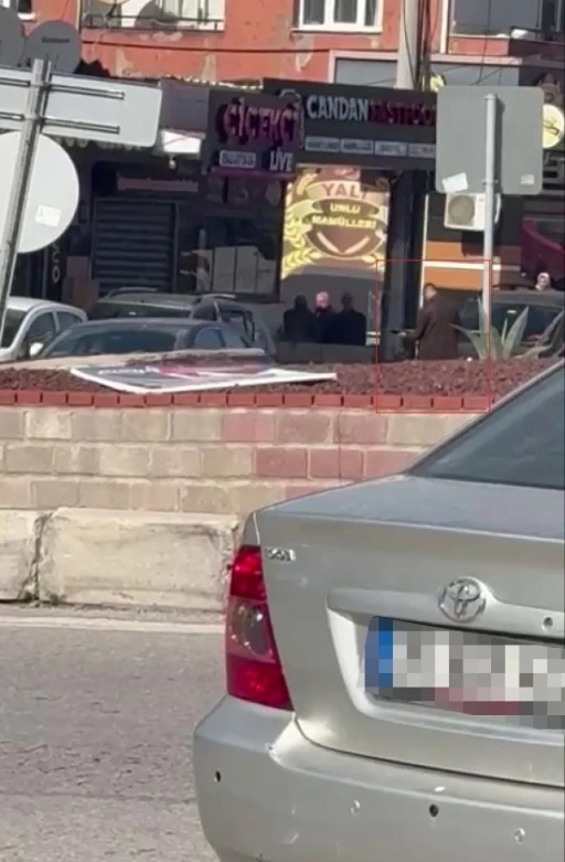 İzmir&rsquo;de hareketli anlar: Pompalı t&uuml;fekle g&uuml;peg&uuml;nd&uuml;z yaylım ateşi a&ccedil;tı
