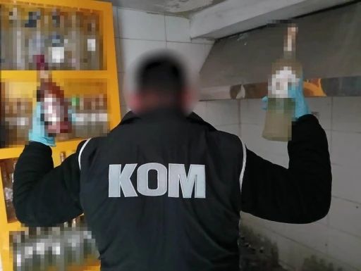 İzmir&rsquo;de ka&ccedil;ak&ccedil;ılık operasyonu: 3 tutuklama
