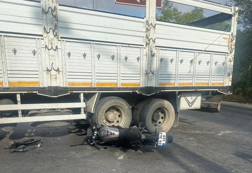 İzmir’de motosiklet sürücüsü genç, kaza kurbanı
