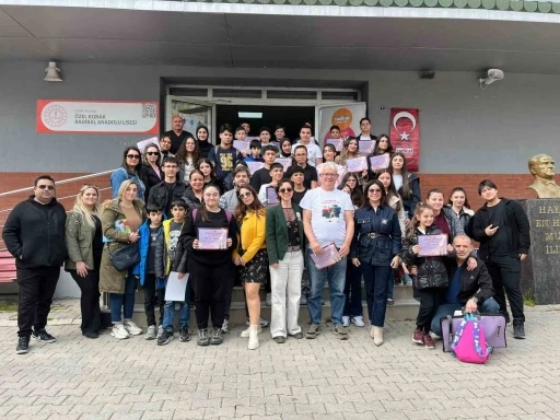İzmir&rsquo;de &ouml;ğrenciler Uluslararası Uzay İstasyonu ile telsiz bağlantısı kurdu
