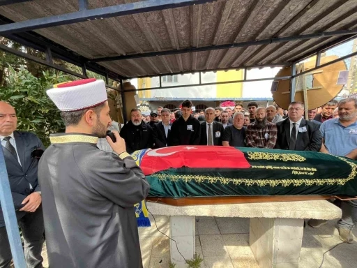 İzmir&rsquo;de &ouml;ld&uuml;r&uuml;len taksi şof&ouml;r&uuml; son yolculuğuna uğurlandı
