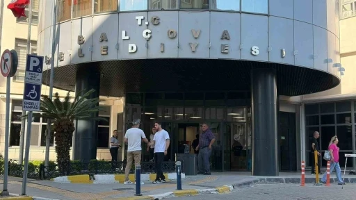 İzmir&rsquo;de Seferihisar Belediyesine 3&rsquo;&uuml;nc&uuml; dalga operasyonu
