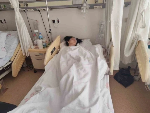 İzmir&rsquo;de şiddet g&ouml;rd&uuml;ğ&uuml; eşi tarafından d&ouml;rd&uuml;nc&uuml; kattan atılan kadın yaşam m&uuml;cadelesi veriyor
