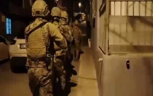 İzmir&rsquo;de su&ccedil; &ouml;rg&uuml;t&uuml; operasyonu: 1 milyar TL para hareketi tespit edildi
