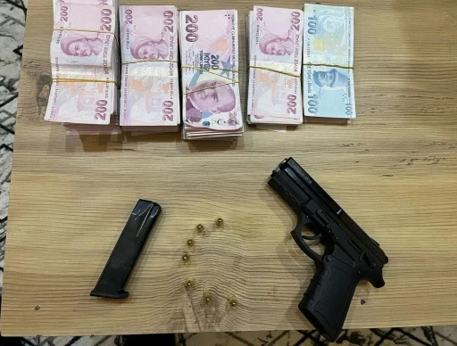 İzmir’de suç örgütüne şafak operasyonu: 12 gözaltı
