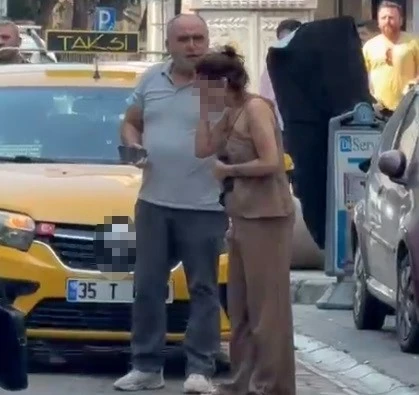 İzmir&rsquo;de taksici ile vatandaş arasındaki &rsquo;g&uuml;zergah&rsquo; kavgası kamerada
