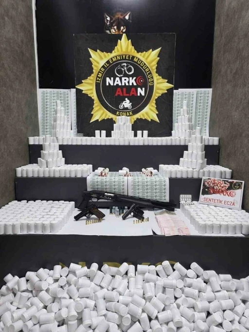 İzmir&rsquo;de uyuşturucu operasyonu: 3 g&ouml;zaltı
