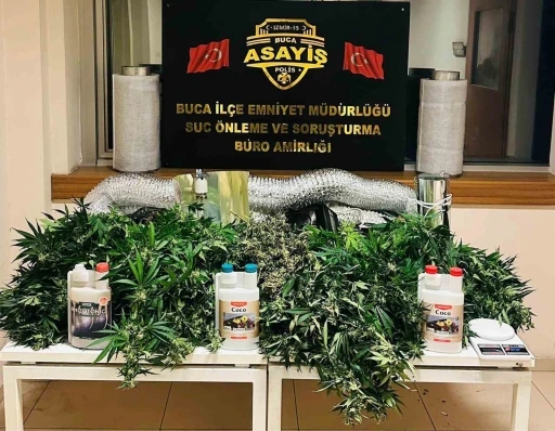 İzmir&rsquo;de uyuşturucu operasyonu: Yabancı uyruklu 2 kişi yakalandı