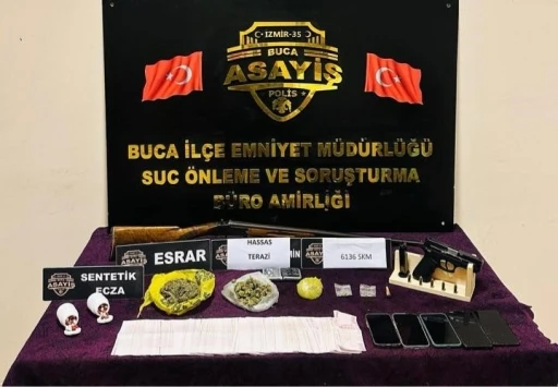 İzmir&rsquo;de uyuşturucu operasyonunda 5 ş&uuml;pheli yakalandı
