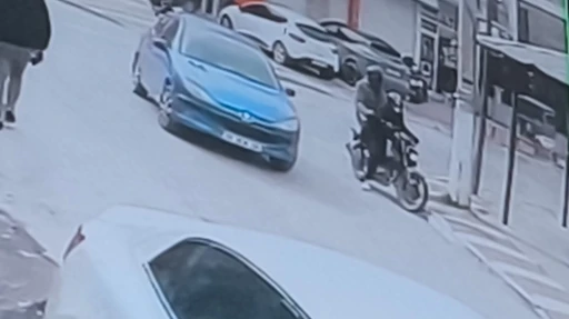 İzmir&rsquo;deki silahlı kuyumcu soygunu kamerada
