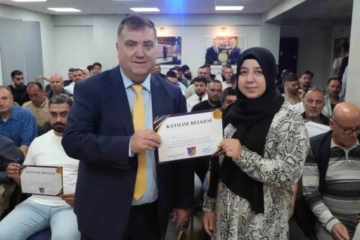 İzmir&rsquo;deki taksiciler m&uuml;şteri memnuniyeti i&ccedil;in eğitimden ge&ccedil;iyor

