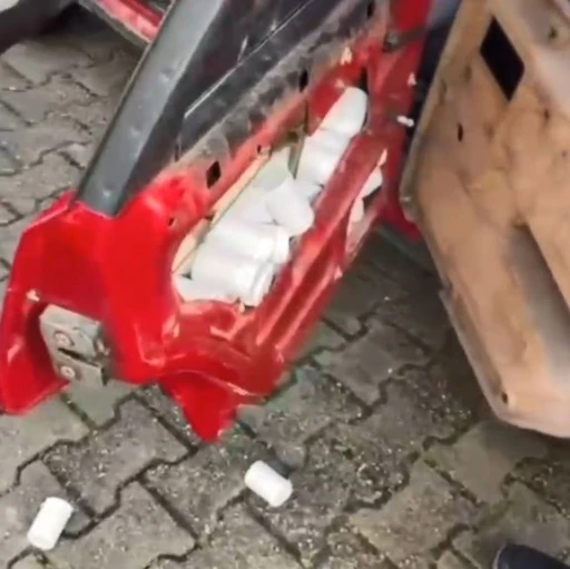 İzmir&rsquo;den G&uuml;rcistan&rsquo;a uyuşturucu sevkiyatı Artvin polisine takıldı
