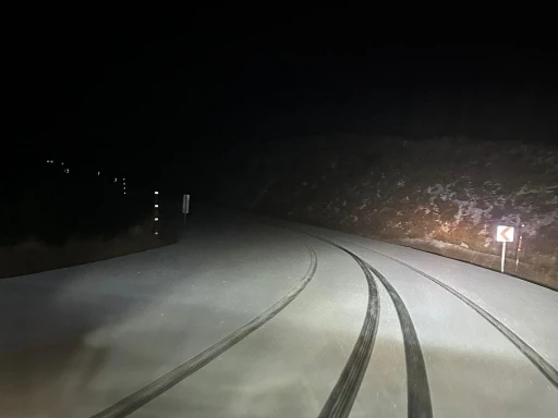 İzmir&rsquo;e mevsimin ilk karı d&uuml;şt&uuml;
