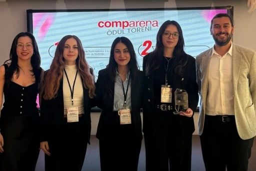 İzmir Ekonomili hukuk&ccedil;ular, T&uuml;rkiye ikincisi oldu
