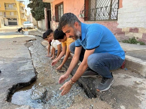İzmir’in içme suyu, musluk yerine sokaklara akıyor
