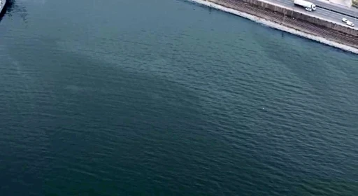 İzmir K&ouml;rfezi&rsquo;nde kirlilik alarmı: Aynı tehdit 11. kez g&ouml;r&uuml;ld&uuml;
