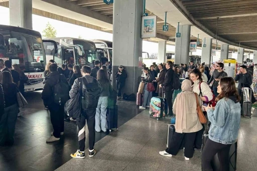 İzmir Otogarı’nda bayram öncesi biletler tükendi, seferler yüzde 70 arttırıldı

