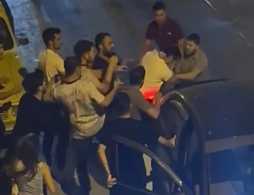 İzmir sokaklarında tekmeler, yumruklar konuştu
