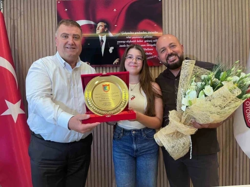 İzmirli Özde, LGS’de Türkiye birincisi oldu
