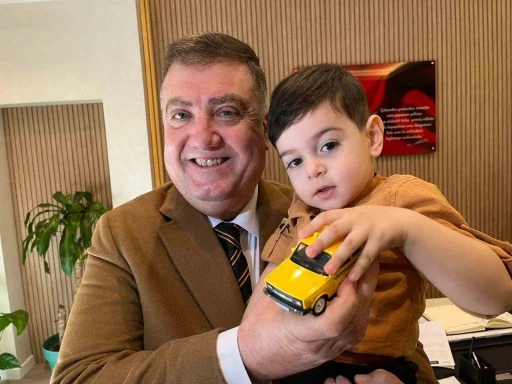 İzmirli taksicilerden DMD hastası Deniz Eymen i&ccedil;in yardım seferberliği
