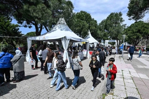 İzmirliler İZKİTAP&rsquo;a akın etti
