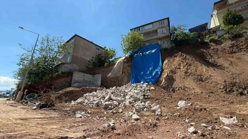 İzmit Belediyesi&rsquo;nden 56 kişiyi evinden eden toprak kaymasına ilişkin a&ccedil;ıklama
