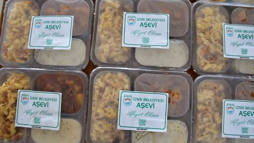 İznik Belediyesi&rsquo;nden 365 g&uuml;n sıcak yemek desteği
