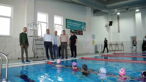 İznik Belediyesi yaz y&uuml;zme kursları 506 &ouml;ğrenciyle başladı
