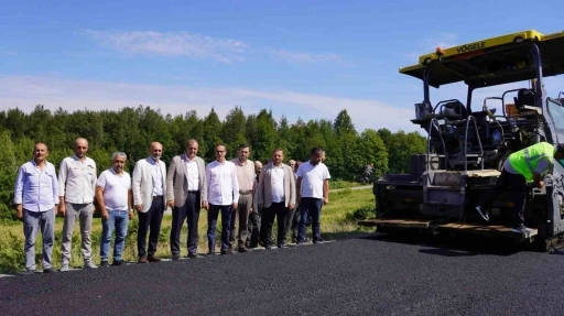 İznik-G&ouml;lc&uuml;k bağlantı yoluna sıcak asfalt
