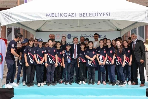 İzzet &Ouml;zs&uuml;zkaya Ortaokulu&rsquo;nda G&Ouml;KTİM Teknoloji At&ouml;lyesi a&ccedil;ıldı

