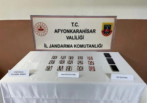 Jandarma 208 adet uyuşturucu hap ele geçirdi

