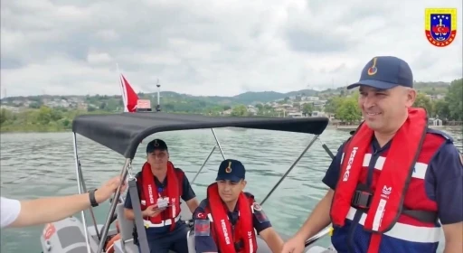 Jandarma 24 saat görevde: Sapanca Gölü didik didik denetlendi

