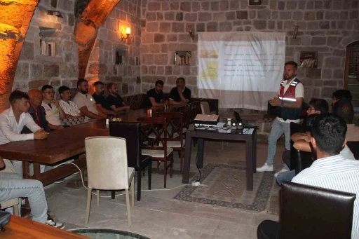 Jandarma Ağırnaslı gençleri uyuşturucuya karşı bilgilendirdi
