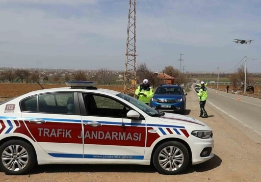 Jandarma Aksaray’da dron ile denetliyor
