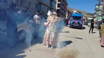 Jandarma aracı şehit çocuğunun sünnet arabası oldu
